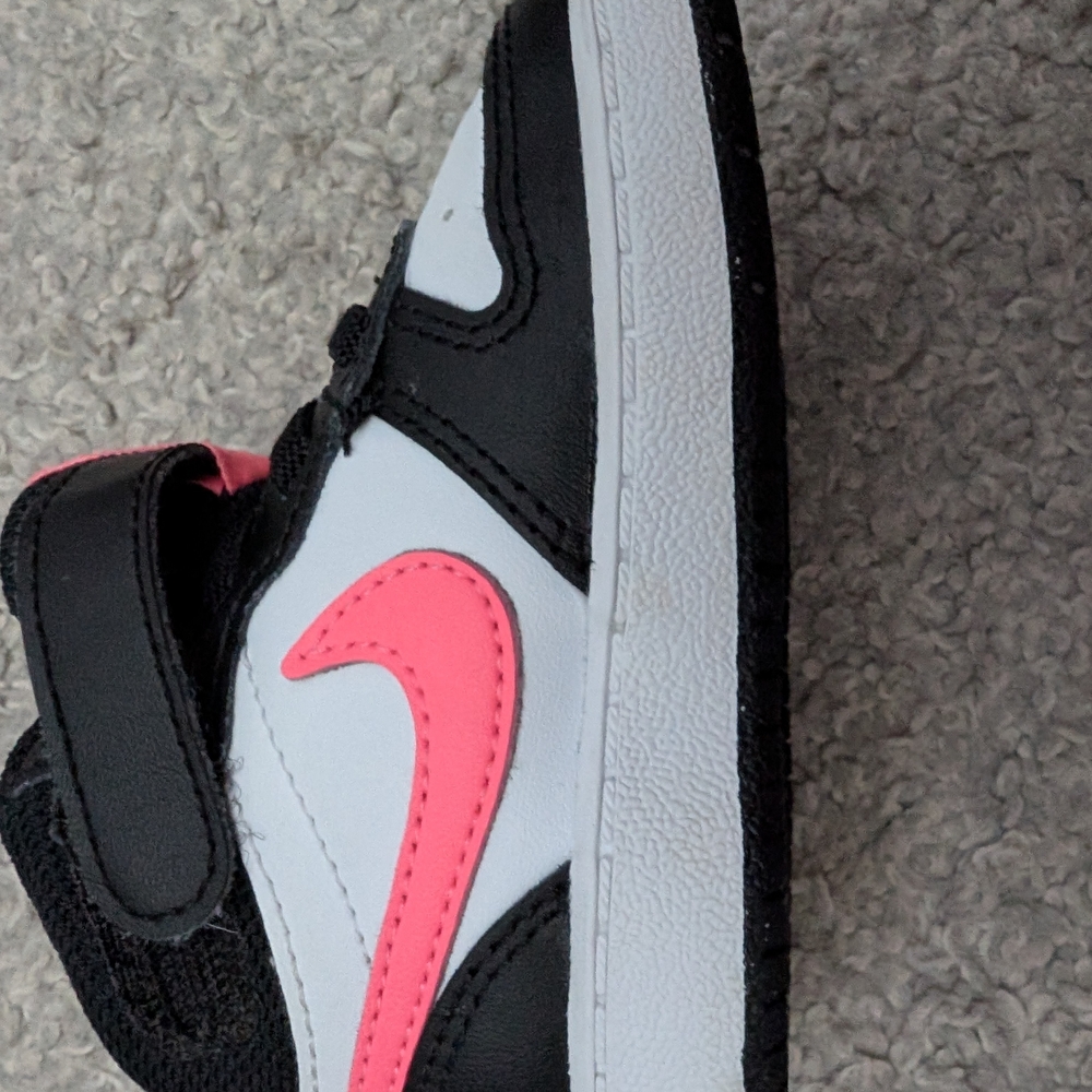 Nike Kids Black and Pink Sneakers - Picture 4 of 12